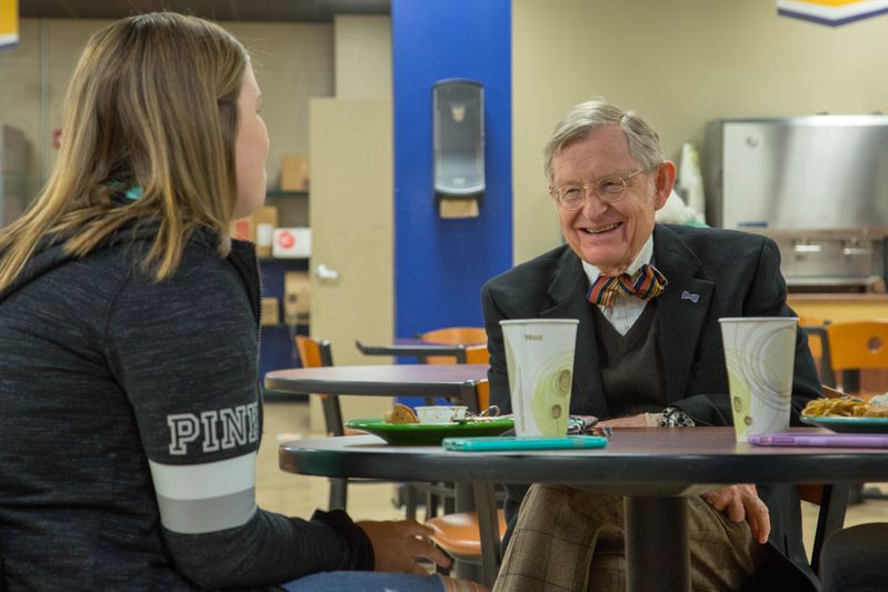Students catch up with President Gordon Gee on the Beckley campus.